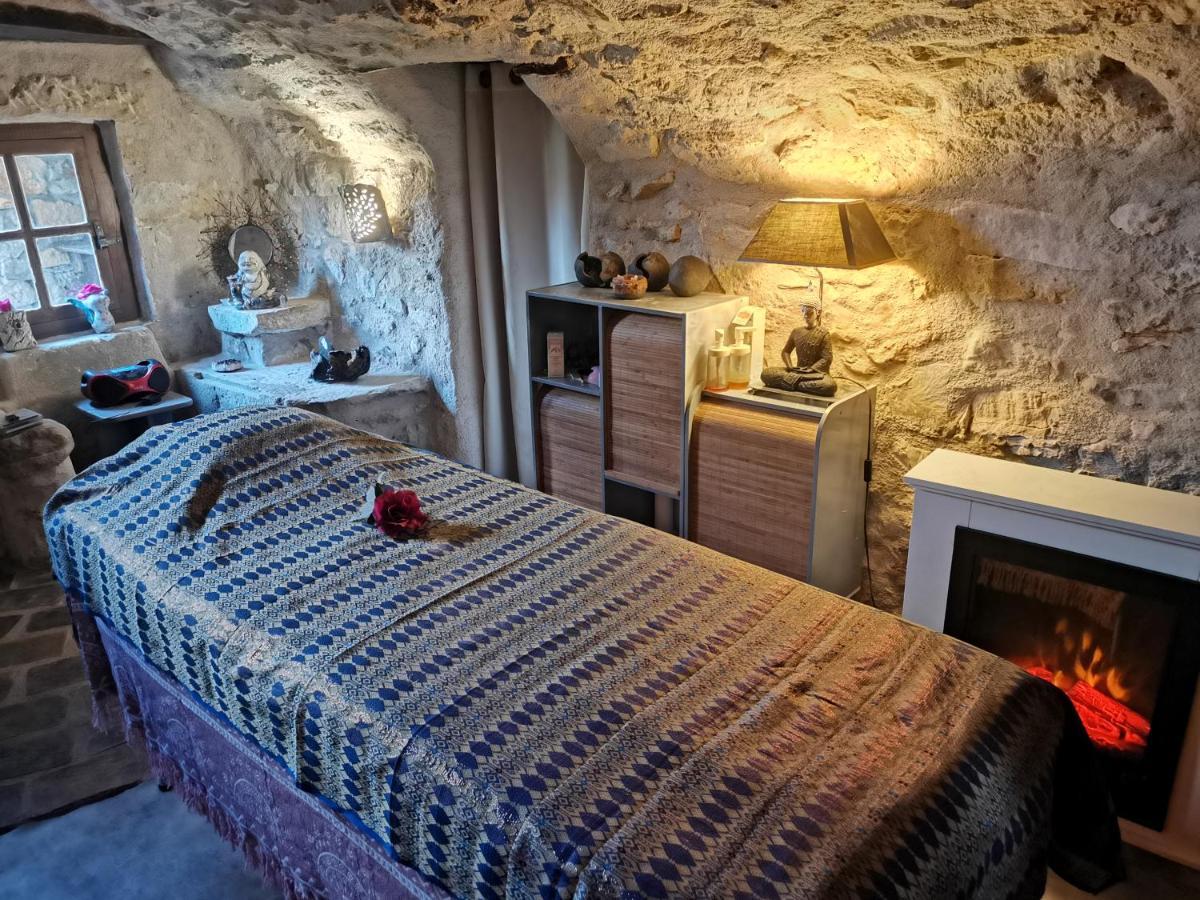 Bed and Breakfast La Chaumiere Magique Des Elfes Et Ses Enigmes Servas  Exterior foto
